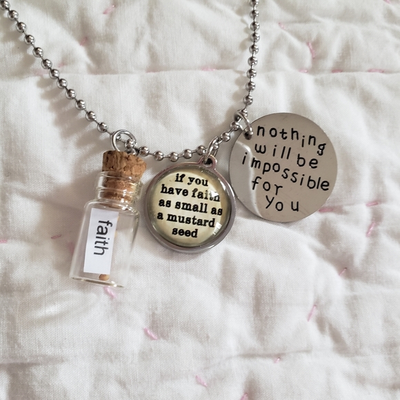 NWOT Faith Necklace - Picture 3 of 4